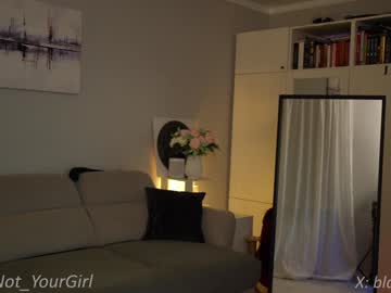 girl
        _blackbee_ cam image #2894521
