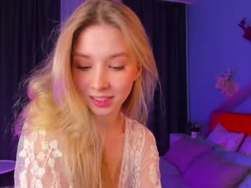 girl
        milablush cam image #1856651