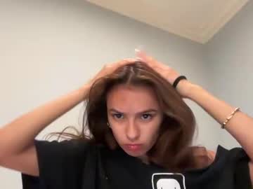 girl
        selenarae cam image #2997642