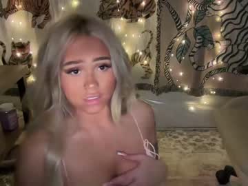 girl
        ari_02 cam image #1661662