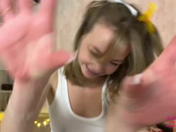 girl
        elli_harmon cam image #2132415