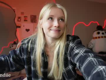 girl
        bestblondiiecb cam image #3957420