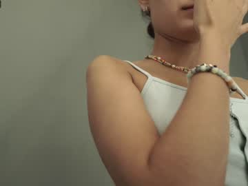 girl
        tessarosse_ cam image #1365193