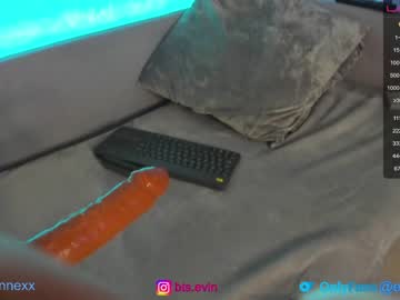 girl
        eveelynnexxx cam image #1086480