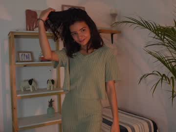 girl
        urcutelinda cam image #2579176