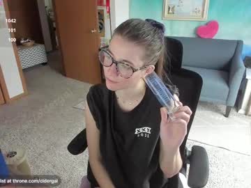 girl
        cidergal69 cam image #4230865