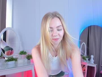 girl
        cassie_palmer cam image #3290395