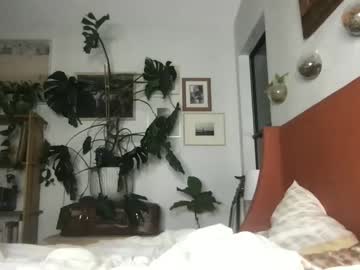 girl
        themarilynm cam image #1738011