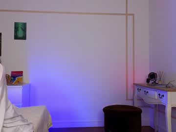 girl
        fannydowlen cam image #2913273