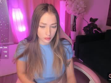 girl
        lori_blushcrystal cam image #3930698