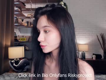 girl
        riskyproject cam image #4564063