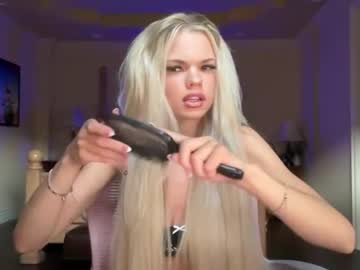 girl
        itsjadebri cam image #3073201