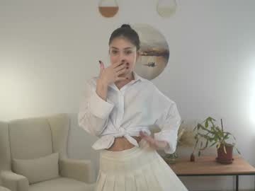 girl
        sunn_beamm cam image #4193258