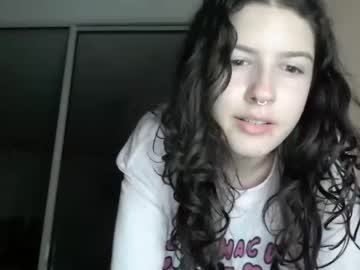 girl
        frenchava cam image #2459330