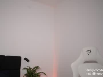 girl
        honeyyykate cam image #2784285