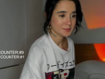 girl
        lonelly_lolly98 cam image #2279661