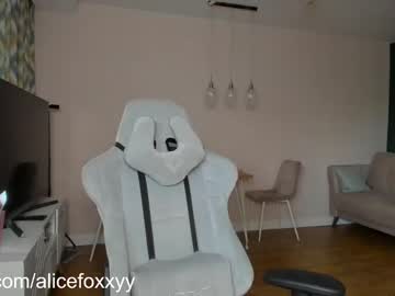 girl
        oh_honey_ cam image #1472187