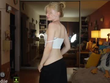 girl
        bestblondiiecb cam image #2899426
