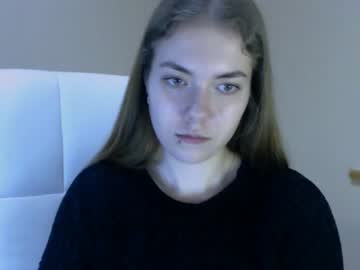 girl
        zoey_deuttch cam image #558160