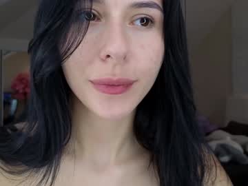 girl
        yononeey cam image #3168360