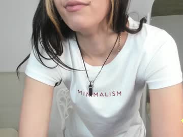 girl
        melissaforst cam image #1063334
