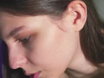 girl
        whisper_of_love cam image #4467321