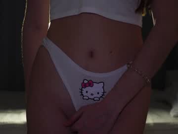 girl
        arielday cam image #2079026