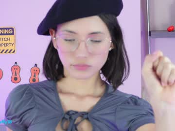 girl
        little_effy18_ cam image #3576086