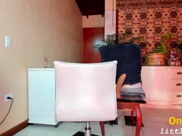 girl
        little_izzi cam image #2210497