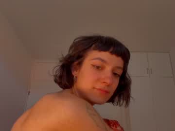 girl
        stoned_island cam image #1118882