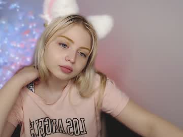girl
        shy_blondiee cam image #583266