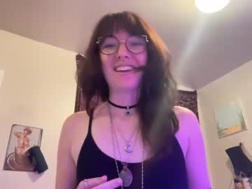 girl
        snailey94 cam image #1914901
