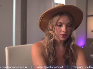 girl
        leahsunshine cam image #1290782