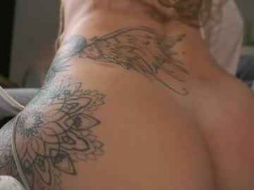 girl
        tasty_tomato cam image #4162213