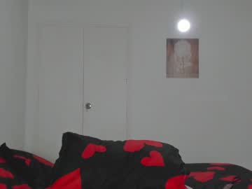 girl
        kellytesh cam image #2401369