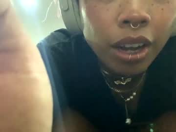 girl
        heavenngirlyy444 cam image #3094702