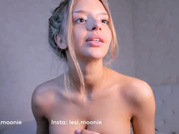 girl
        lesi_moonie cam image #2800691