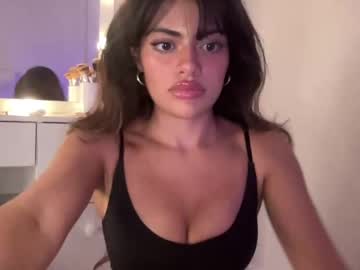 girl
        poutyselena cam image #2890918
