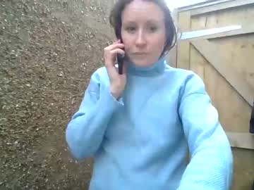 girl
        eatmypie69 cam image #2352532