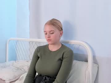 girl
        merylbossom cam image #4549555