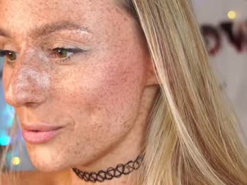 girl
        artease cam image #1812211