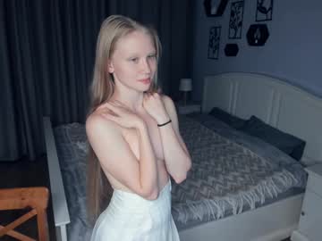 girl
        dexterity_of_love cam image #3364862