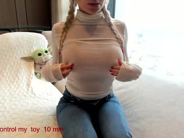 girl
        carolinaherera cam image #4247286