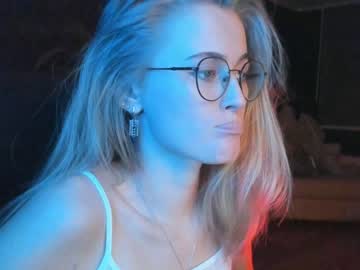 girl
        linellali cam image #70385