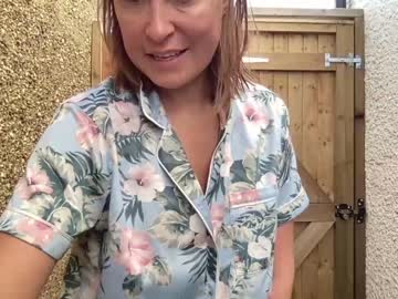 girl
        eatmypie69 cam image #1590779