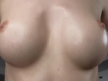 girl
        lauratanguy cam image #3655841
