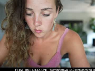 girl
        bloomyogi cam image #3445968