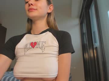 girl
        coy_t66nager cam image #2514378
