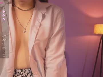girl
        alisia_spinnet cam image #2050656