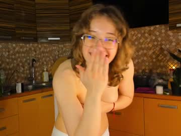 girl
        udelaborom cam image #2516683